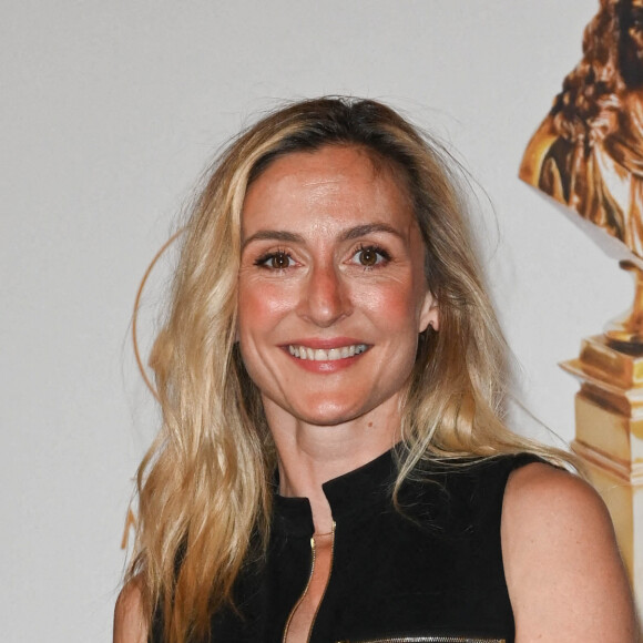 Camille Chamoux au photocall de la 33e cérémonie des Molières aux Folies Bergère à Paris le 30 mai 2022. © Coadic Guirec / Bestimage