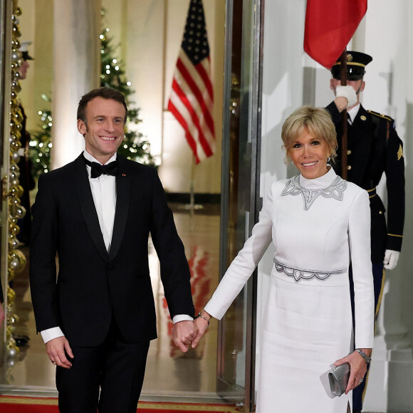 Le président Emmanuel Macron et sa femme Brigitte Macron lors de leur arrivée au dîner d'état à la Maison Blanche offert par le président des Etats-Unis à l'occasion de la visite d'état du président français et de la première dame. © Dominique Jacovides / Bestimage