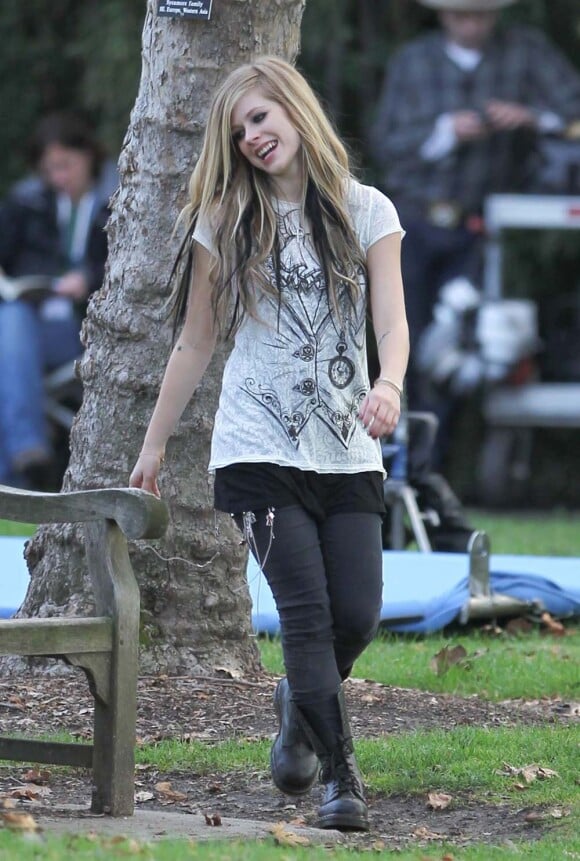 Avril Lavigne sur le tournage du clip Alice Underground, fin janvier 2010 !