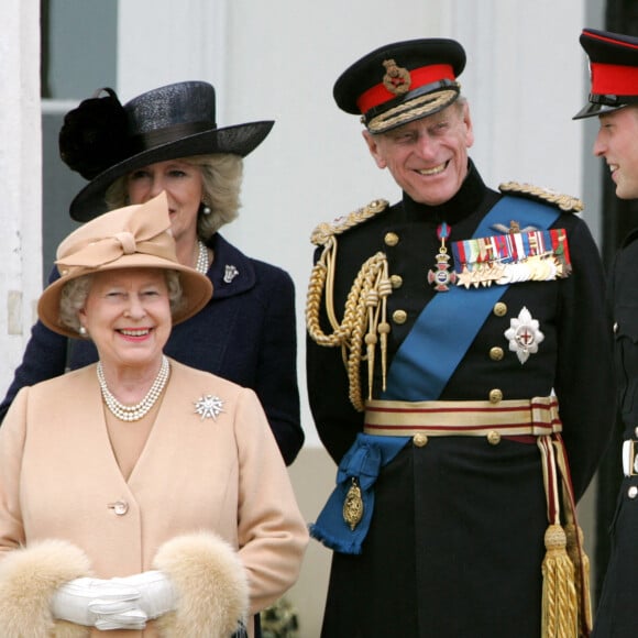 La reine Elisabeth II d'Angleterre, Camilla Parker Bowles, duchesse de Cornouailles, Le prince Philip, duc d'Edimbourg, Le prince William, duc de Cambridge, Le prince Harry, duc de Sussex 