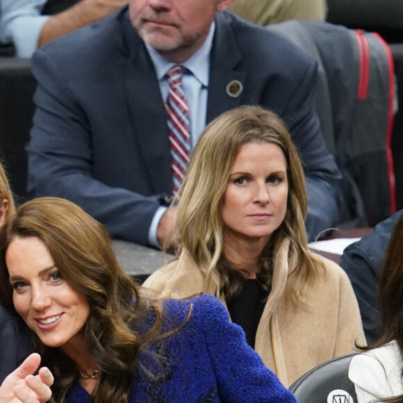 Le prince de Galles William et Kate Catherine Middleton, princesse de Galles, lors du match de basket "Boston Celtics vs Miami Heat" à Boston. Le 30 novembre 2022 