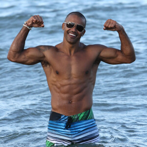 Exclusif - Shemar Moore profite de la plage avec des amis à Miami.