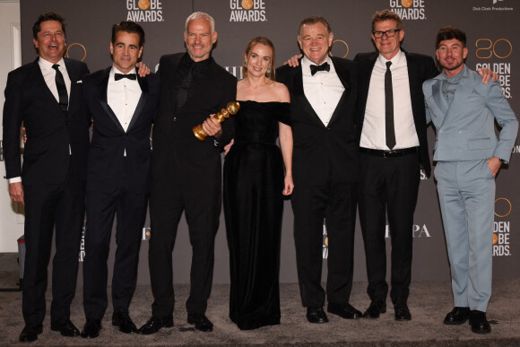 Peter Czernin, Colin Farrell, Martin McDonagh, Kerry Condon, Brendan Gleeson, Graham Broadbent et Barry Keoghan - 80e cérémonie des Golden Globes, au "Beverly Hilton" à Los Angeles, le 10 janvier 2023.