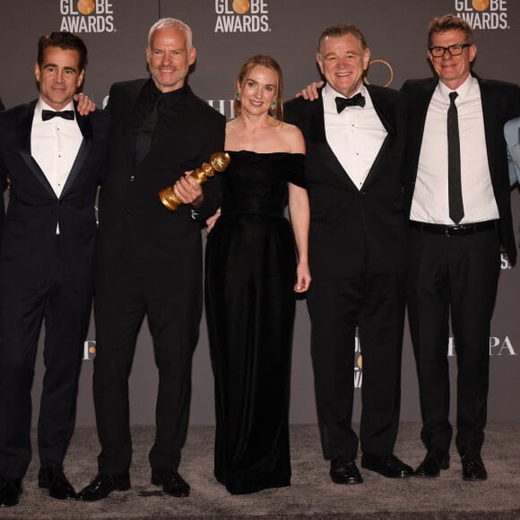 Peter Czernin, Colin Farrell, Martin McDonagh, Kerry Condon, Brendan Gleeson, Graham Broadbent et Barry Keoghan - 80e cérémonie des Golden Globes, au "Beverly Hilton" à Los Angeles, le 10 janvier 2023.