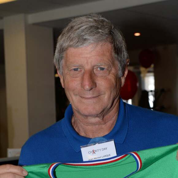 Jean-Michel Larqué lors de la 14ème édition du Charity Day dans la salle des marchés de la société de courtage Aure BGC au profit des 7 associations participantes à Paris; France, le 11 septembre 2018. Pendant toute cette journée de Charity Day, une cinquantaine de célébrités va se relayer dans les salles des marchés de la société Aurel BGC pour passer des ordres de bourse. Chaperonnés et conseillés par des brokers professionnels, leur but sera d'augmenter le volume des transactions. L'enjeu étant de générer un maximum de chiffre d'affaire puisque l'intégralité des revenus perçus ce jour là sera reversé aux 7 associations participantes. Ce rendez-vous est organisé le 11 septembre car 658 collaborateurs du groupe ont péri dans les attentats contre les twins towers à New York en 2001. © Veeren/Bestimage