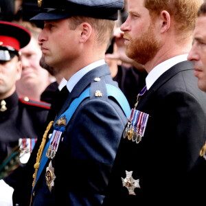 Le prince de Galles William, le prince Harry, duc de Sussex - Arrivées au service funéraire à l'Abbaye de Westminster pour les funérailles d'Etat de la reine Elizabeth II d'Angleterre le 19 septembre 2022. © Jacovides-Moreau Bestimage 