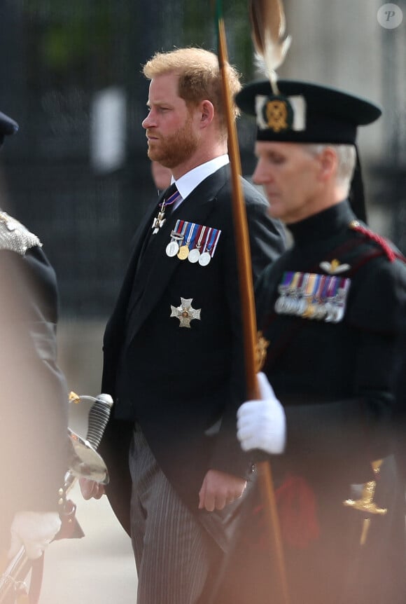 Le prince Harry, duc de Sussex - Sorties du service funéraire à l'Abbaye de Westminster pour les funérailles d'Etat de la reine Elizabeth II d'Angleterre, à Londres, Royaume Uni, le 19 septembre 2022. 