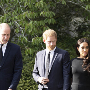 Le prince de Galles William, la princesse de Galles Kate Catherine Middleton, le prince Harry, duc de Sussex, Meghan Markle, duchesse de Sussex devant le château de Windsor, suite au décès de la reine Elisabeth II d'Angleterre. Le 10 septembre 2022