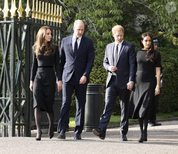 Le prince de Galles William, la princesse de Galles Kate Catherine Middleton, le prince Harry, duc de Sussex, Meghan Markle, duchesse de Sussex devant le château de Windsor, suite au décès de la reine Elisabeth II d'Angleterre. Le 10 septembre 2022