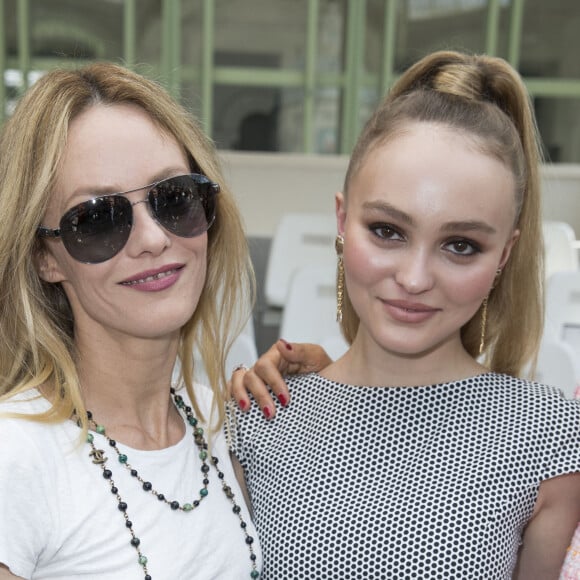 Vanessa Paradis et Lily-Rose Depp - People au 2ème défilé de mode "Chanel", collection Haute-Couture automne-hiver 2018/2019, à Paris. Le 3 juillet 2018 © Olivier Borde / Bestimage