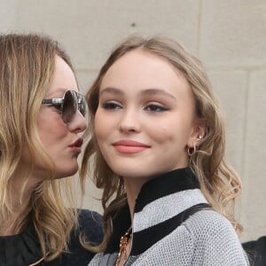 Vanessa Paradis et sa fille Lily-Rose Depp - Arrivées au défilé de mode prêt-à-porter automne-hiver 2017/2018 "Chanel" au Grand Palais à Paris. Le 7 mars 2017 © CVS-Veeren / Bestimage