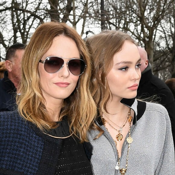 Vanessa Paradis et sa fille Lily-Rose Depp - Arrivées au défilé de mode prêt-à-porter automne-hiver "Chanel" au Grand Palais à Paris © Pierre Perusseau / Bestimage