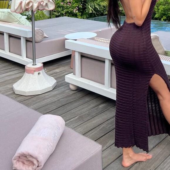 Nabilla Benattia sexy à Saint-Barth