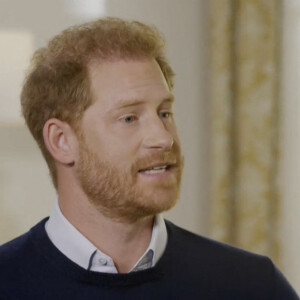 Le prince Harry esquive la question lors d'une interview à la télévision britannique sur le couronnement de son père. 