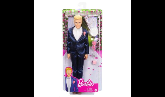 Kern va enfin épouser Barbie dans un superbe costume avec cette poupée Ken marié de Barbie