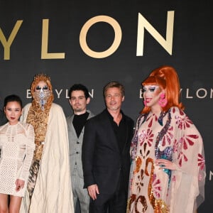 Matthew Plouffe, Olivia Hamilton, Lolita Banana, La Briochée, Jovan Adepo, Li Jun Li, Damien Chazelle, Brad Pitt et Paloma à la première du film "Babylon" au cinéma Le Grand Rex à Paris, France, le 14 janvier 2023. © Coadic Guirec/Bestimage