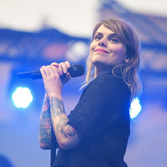 Coeur de Pirate en concert lors du 67ème festival "Nuits du Sud", place du Grand Jardin, à Vence. Le 2 août 2019 © Lionel Urman / Bestimage