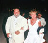 Le chanteur Carlos et sa femme Mimi au mariage de Johnny Hallyday et Adeline