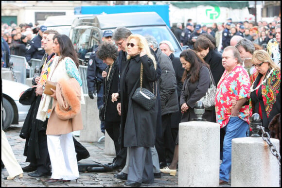 Sylvie Vartan et Tony Scotti - Obsèques du chanteur Carlos en l'église Saint-Germain-des-Prés à Paris