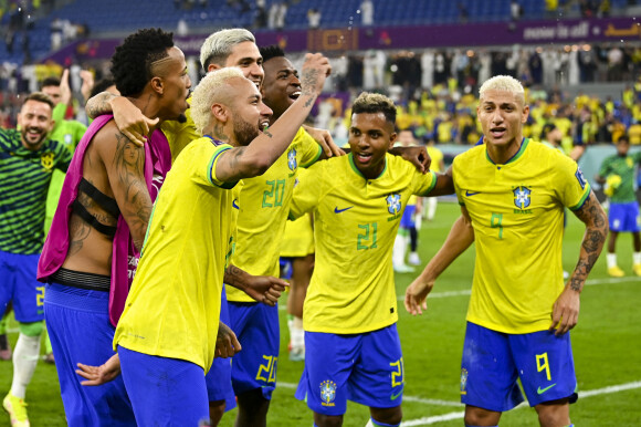 Joie des joueurs Bresil en fin de match Neymar, Richarlison, Rodygo, Vinicius Junior - Match "Brésil - Corée" lors de la Coupe du Monde au Qatar.