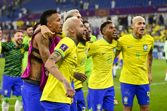 Joie des joueurs Bresil en fin de match Neymar, Richarlison, Rodygo, Vinicius Junior - Match "Brésil - Corée" lors de la Coupe du Monde au Qatar.