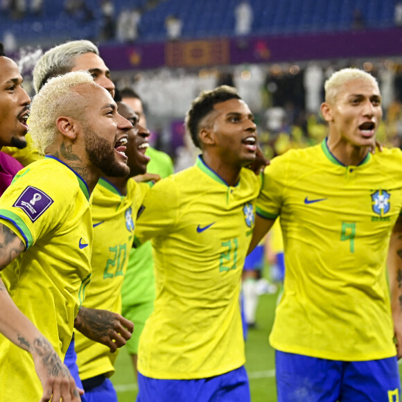 Joie des joueurs Bresil en fin de match Neymar, Richarlison, Rodygo, Vinicius Junior - Match "Brésil - Corée" lors de la Coupe du Monde au Qatar.