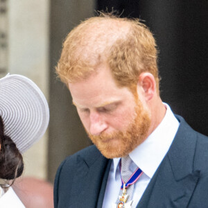 Le prince Harry, duc de Sussex, et Meghan Markle, duchesse de Sussex - Les membres de la famille royale et les invités lors de la messe célébrée à la cathédrale Saint-Paul de Londres, dans le cadre du jubilé de platine (70 ans de règne) de la reine Elisabeth II d'Angleterre. Londres, le 3 juin 2022. 