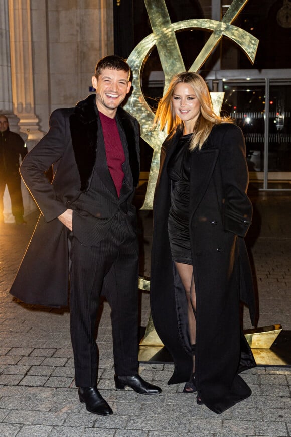Niels Schneider et sa compagne Virginie Efira - Défilé Saint Laurent Homme Automne-Hiver 2023-2024 lors de la Fashion Week à Paris le 17 janvier 2022. © Olivier Borde/Bestimage 