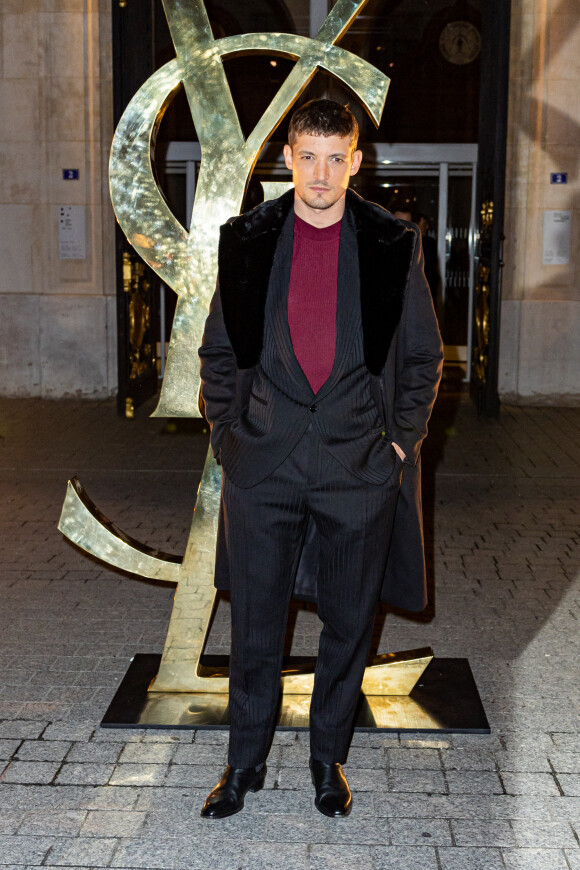 Niels Schneider - Défilé Saint Laurent Homme Automne-Hiver 2023-2024 lors de la Fashion Week à Paris le 17 janvier 2022. © Olivier Borde/Bestimage 