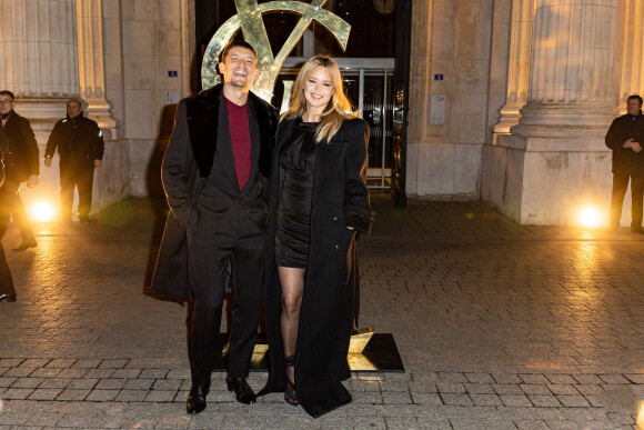 Niels Schneider et sa compagne Virginie Efira - Défilé Saint Laurent Homme Automne-Hiver 2023-2024 lors de la Fashion Week à Paris le 17 janvier 2022. © Olivier Borde/Bestimage 