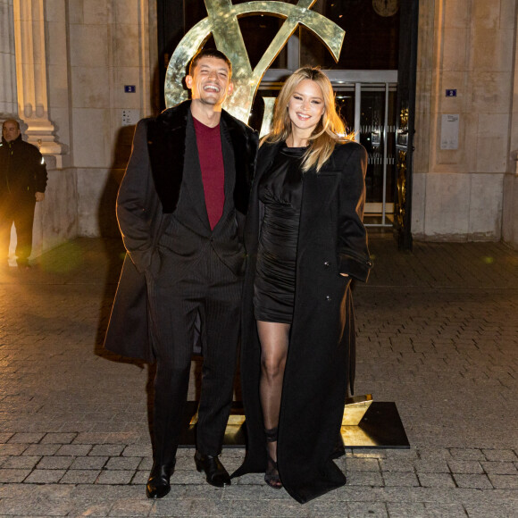 Niels Schneider et sa compagne Virginie Efira - Défilé Saint Laurent Homme Automne-Hiver 2023-2024 lors de la Fashion Week à Paris le 17 janvier 2022. © Olivier Borde/Bestimage 