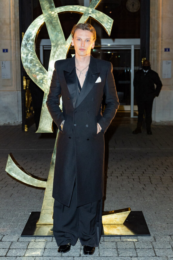 Jamie Campbell - Défilé Saint Laurent Homme Automne-Hiver 2023-2024 lors de la Fashion Week à Paris le 17 janvier 2022. © Olivier Borde/Bestimage 