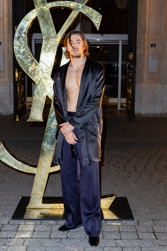 Henry Eikenberry - Défilé Saint Laurent Homme Automne-Hiver 2023-2024 lors de la Fashion Week à Paris le 17 janvier 2022. © Olivier Borde/Bestimage 