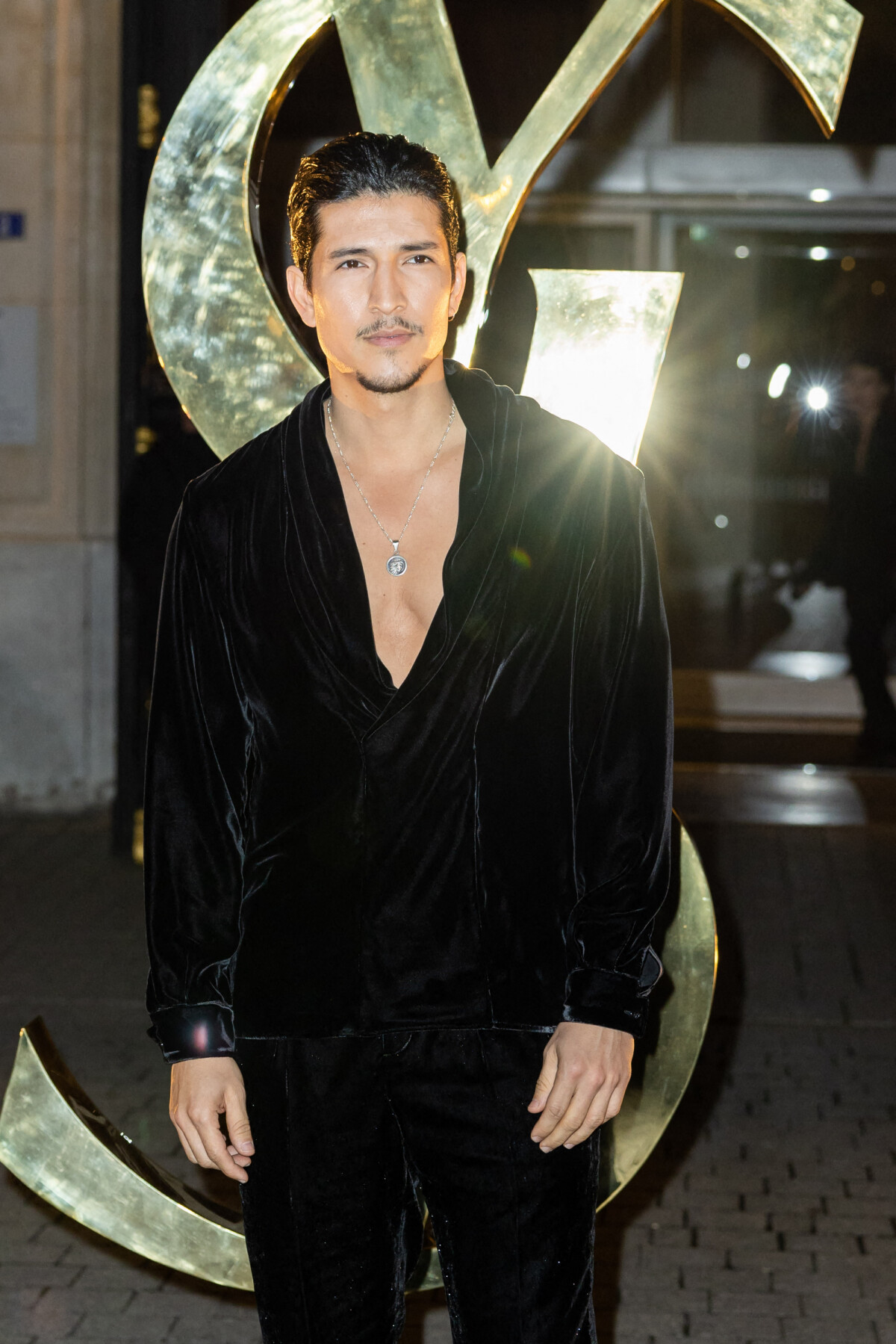 Exclusive Pics: Jessica Alba'S Romantic Evening With Danny Ramirez - 93uk9eh