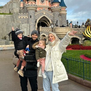 Jessica Thivenin et Thibault Garcia à Disney avec leurs enfants Leewane et Maylone