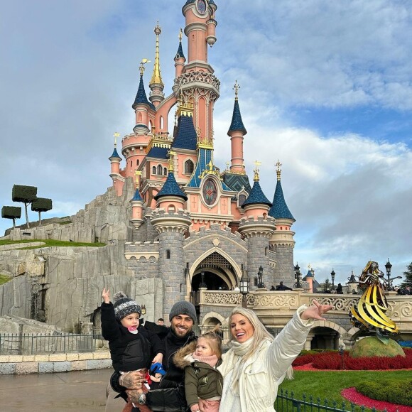 Jessica Thivenin et Thibault Garcia à Disney avec leurs enfants Leewane et Maylone