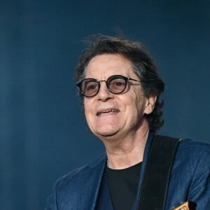 Francis Cabrel sur la scène du festival des Francofolies 2021 à la Rochelle, le 12 juillet 2021.