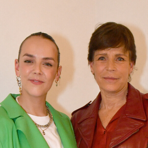 Pauline Ducruet et sa mère la princesse Stéphanie de Monaco - Backstage du défilé Alter Femme Automne/Hiver 2022/2023 lors de la Fashion Week de Paris le 1er mars 2022. © Veeren/Bestimage 