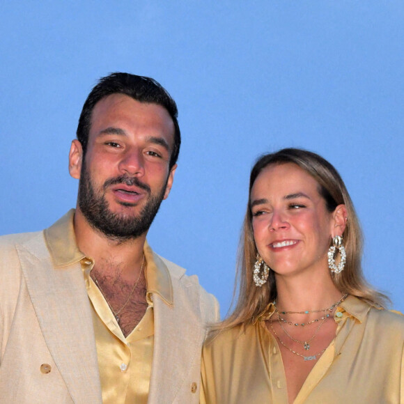 Maxime Giaccardi et Pauline Ducruet durant la traditionnelle soirée d'été de Fight Aids Monaco au Sporting Club de Monaco, le 24 juillet 2021. Cette année, les artistes de "The Show - A tribute to ABBA" ont répondu présents pour se produire sur la scène de la Salle des Etoiles, au profit de l'association Fight Aids Monaco, fondée en 2004 par la princesse Stéphanie de Monaco. Une soirée qui permet de récolter des fonds pour venir en aide aux malades du SIDA. Monaco, le 24 juillet 2021. © Bruno Bebert/Bestimage 