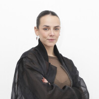 Pauline Ducruet : La fille de Stéphanie de Monaco lookée et en transparence pour présenter sa nouvelle collection !