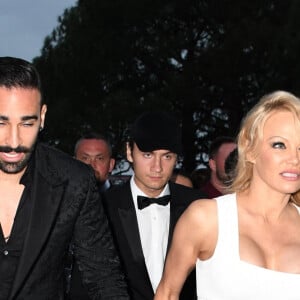 Pamela Anderson et son compagnon Adil Rami lors de la soirée Amber Lounge Monaco 2019 au profit de la fondation de Jackie Stewart "Race Against Dementia" à l'hôtel Méridien Beach Plaza à Monaco, le 24 mai 2019.