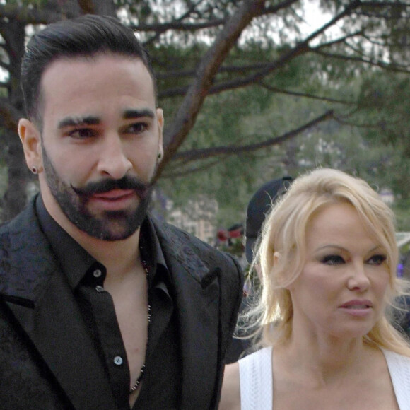 Pamela Anderson et son compagnon Adil Rami lors de la soirée Amber Lounge Monaco au profit de la fondation de Jackie Stewart "Race Against Dementia" à l'hôtel Méridien Beach Plaza à Monaco.