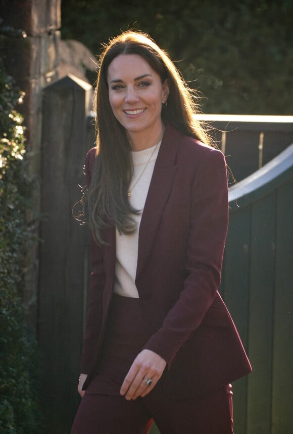 Catherine (Kate) Middleton, princesse de Galles, arrive à une réception pour l'équipe de la Ligue anglaise de rugby en fauteuil roulant en reconnaissance de son succès lors de la récente coupe du monde de la Ligue de rugby, dans la salle du jardin, au Hampton court Palace, à Londres, Royaume Uni, le 19 janvier 2023. 