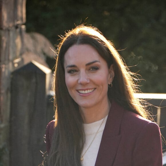 Catherine (Kate) Middleton, princesse de Galles, arrive à une réception pour l'équipe de la Ligue anglaise de rugby en fauteuil roulant en reconnaissance de son succès lors de la récente coupe du monde de la Ligue de rugby, dans la salle du jardin, au Hampton court Palace, à Londres, Royaume Uni, le 19 janvier 2023. 