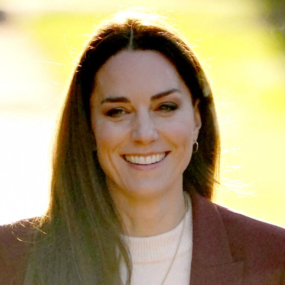 Catherine (Kate) Middleton, princesse de Galles, arrive à une réception pour l'équipe de la Ligue anglaise de rugby en fauteuil roulant en reconnaissance de son succès lors de la récente coupe du monde de la Ligue de rugby, dans la salle du jardin, au Hampton court Palace, à Londres, Royaume Uni, le 19 janvier 2023. 