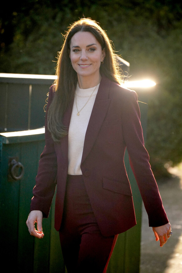 Catherine (Kate) Middleton, princesse de Galles, arrive à une réception pour l'équipe de la Ligue anglaise de rugby en fauteuil roulant en reconnaissance de son succès lors de la récente coupe du monde de la Ligue de rugby, dans la salle du jardin, au Hampton court Palace, à Londres, Royaume Uni, le 19 janvier 2023. 