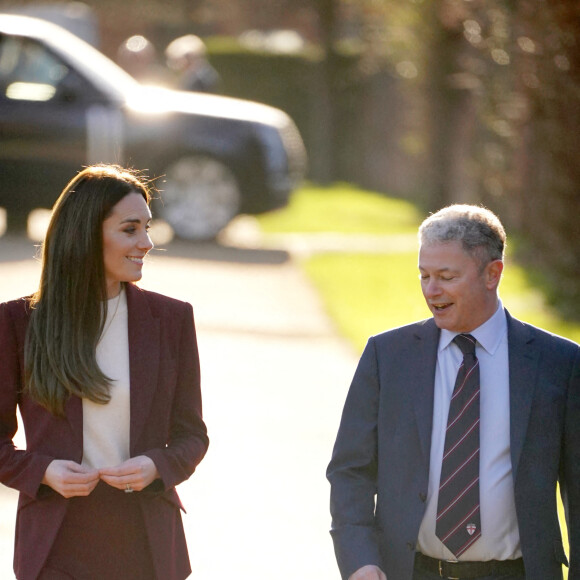 Catherine (Kate) Middleton, princesse de Galles, arrive à une réception pour l'équipe de la Ligue anglaise de rugby en fauteuil roulant en reconnaissance de son succès lors de la récente coupe du monde de la Ligue de rugby, dans la salle du jardin, au Hampton court Palace, à Londres, Royaume Uni, le 19 janvier 2023. 