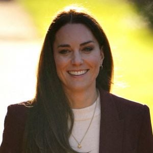 Catherine (Kate) Middleton, princesse de Galles, arrive à une réception pour l'équipe de la Ligue anglaise de rugby en fauteuil roulant en reconnaissance de son succès lors de la récente coupe du monde de la Ligue de rugby, dans la salle du jardin, au Hampton court Palace, à Londres, Royaume Uni.