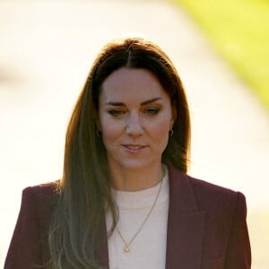 Catherine (Kate) Middleton, princesse de Galles, arrive à une réception pour l'équipe de la Ligue anglaise de rugby en fauteuil roulant en reconnaissance de son succès lors de la récente coupe du monde de la Ligue de rugby, dans la salle du jardin, au Hampton court Palace, à Londres, Royaume Uni, le 19 janvier 2023. 