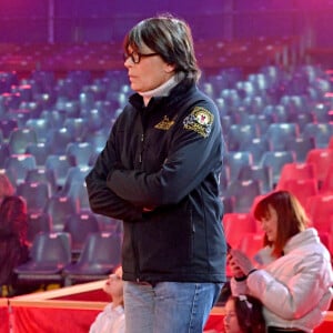 La princesse Stéphanie de Monaco a posé entourée par Elisa Cussadie et son ara, Alex Giona et ses chevaux, la troupe Bingo, les clowns Equivokee et Petit Gougou en Monsieur Loyal durant le photocall de lancement du 45eme Festival International du Cirque de Monte Carlo sous le chapiteau Fontvieille à Monaco, le 19 janvier 2023.  © Bruno Bebert/Bestimage 